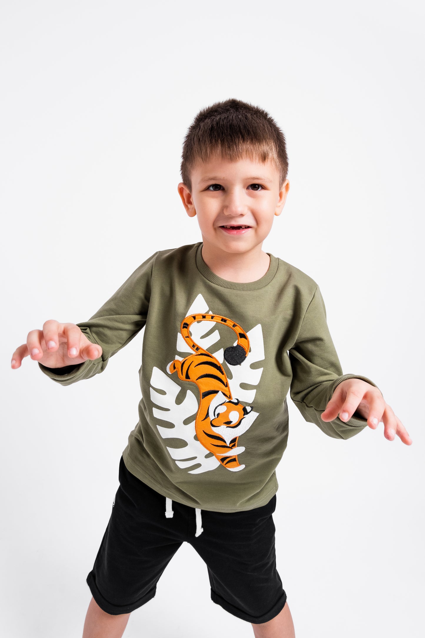 Long Sleeve T-Shirt with (Jumping Tiger) Applique embroidery - Olive